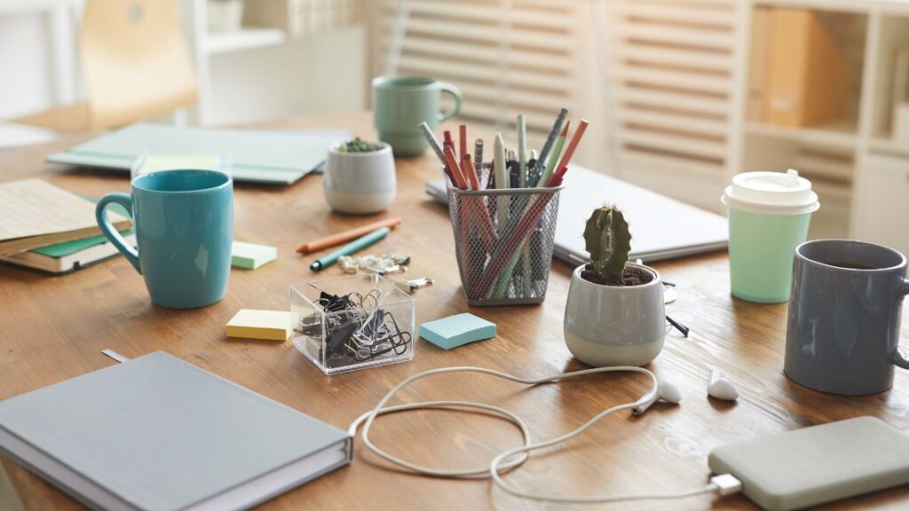 Why-a-Clutter-Free-Workspace-Boosts-Your-Success